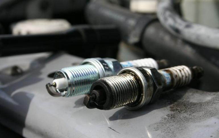Why do the spark plugs on the injector flood?